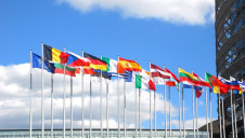 The letter acknowledges the urgency of the climate crisis, and calls on the Eu to decarbonise its economy by 2050 at the latest